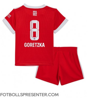 Bayern Munich Leon Goretzka #8 Hemmatröja Barn 2022-23 Kortärmad (+ korta byxor)